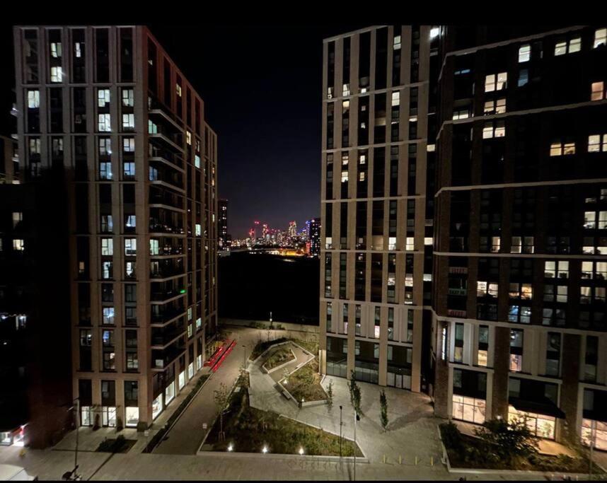 2 Bed Apartment Close To Station With Parking Лондон Экстерьер фото